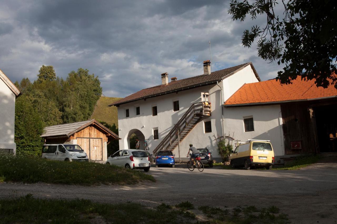 Romedihof Backpacker Hostel Karrösten Exterior foto